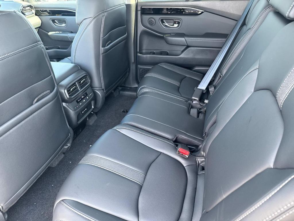 new 2025 Honda Pilot car, priced at $48,530