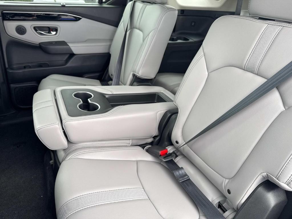 new 2025 Honda Pilot car, priced at $50,850