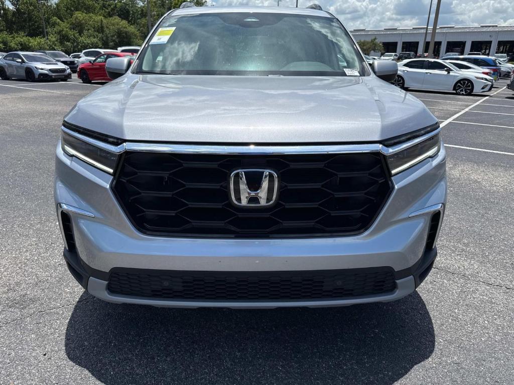 new 2025 Honda Pilot car, priced at $50,850