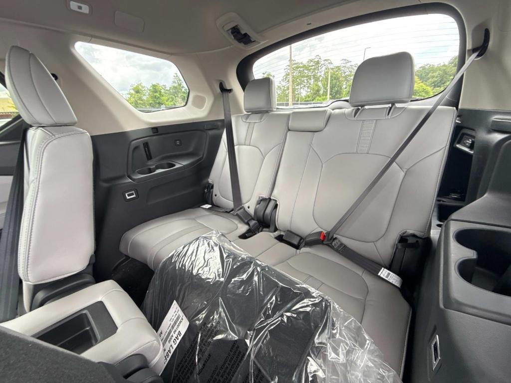 new 2025 Honda Pilot car, priced at $50,850