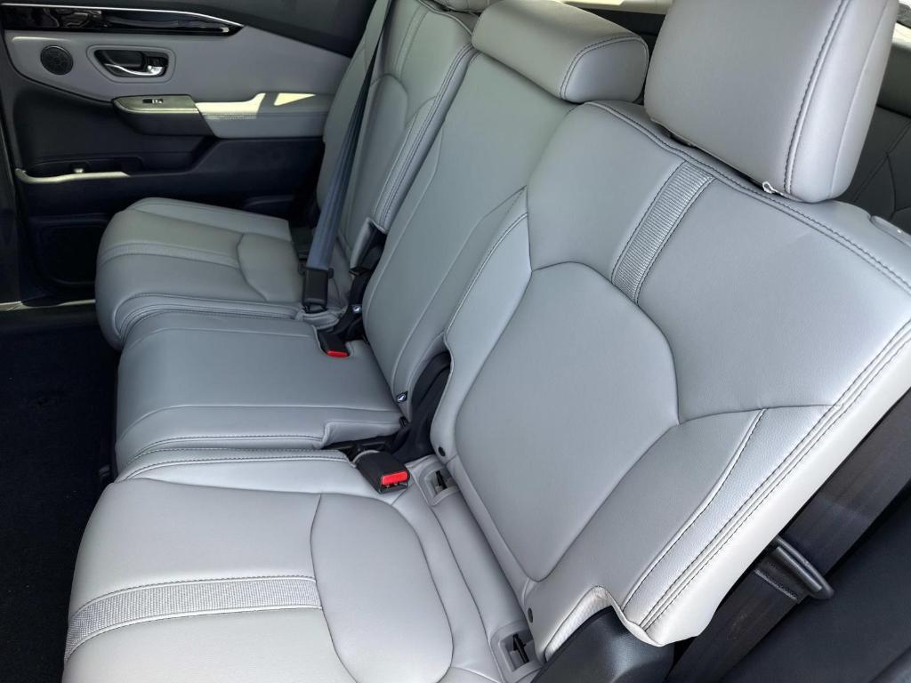 new 2025 Honda Pilot car, priced at $50,850