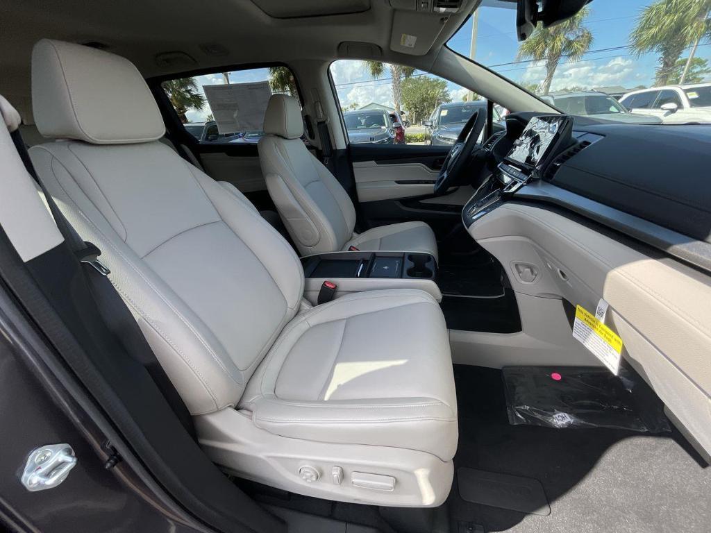 new 2025 Honda Odyssey car, priced at $43,670