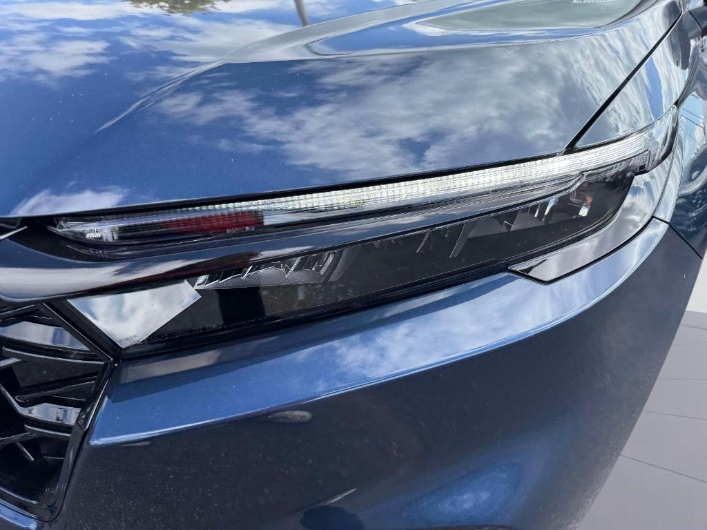 new 2026 Honda CR-V Hybrid car, priced at $40,175