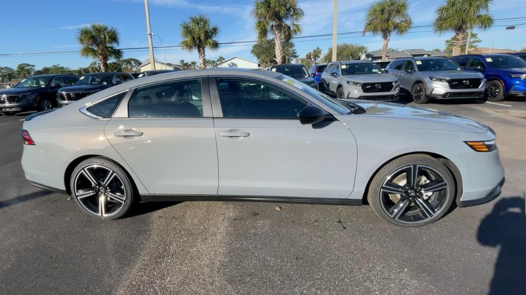 new 2025 Honda Accord Hybrid car, priced at $35,205