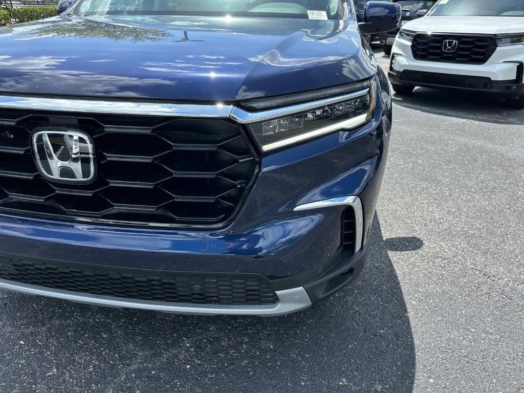 new 2025 Honda Pilot car, priced at $51,320