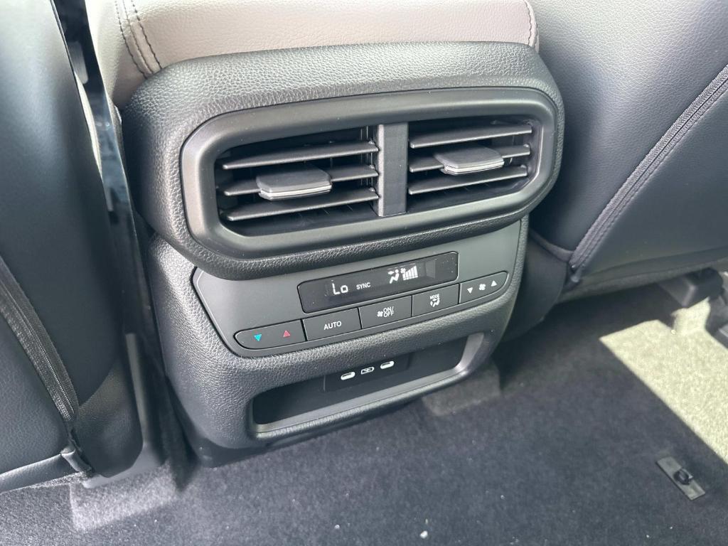 new 2025 Honda Pilot car, priced at $51,320