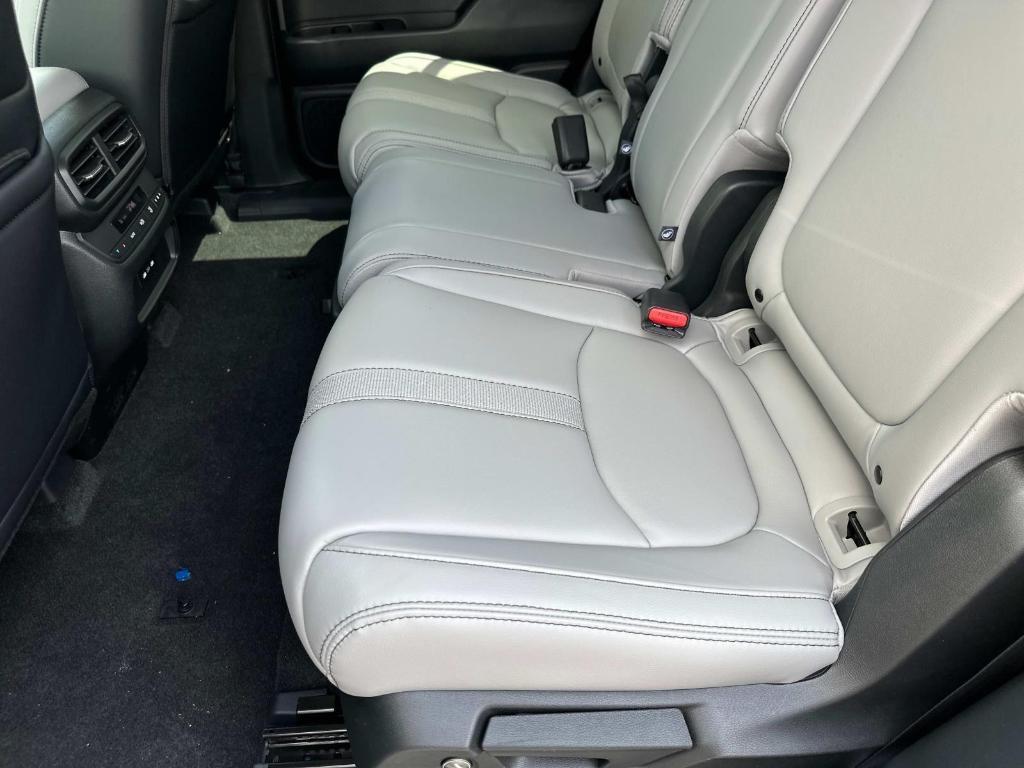 new 2025 Honda Pilot car, priced at $51,320