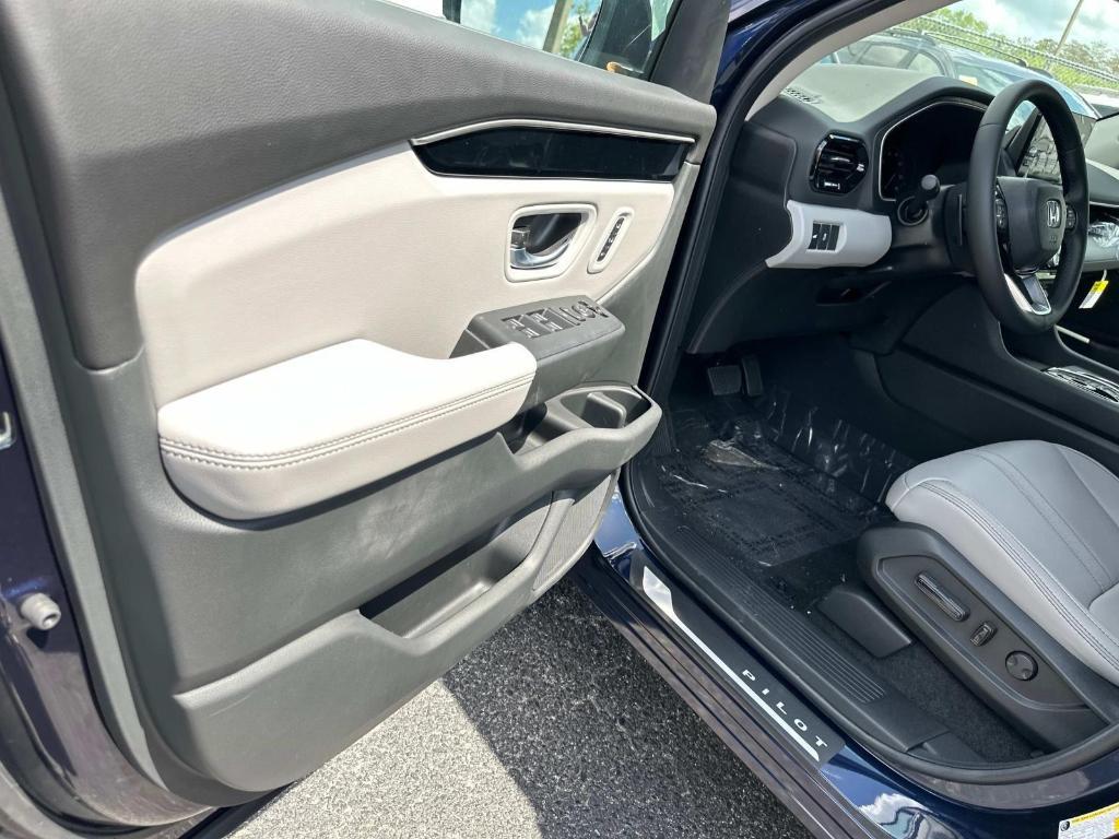 new 2025 Honda Pilot car, priced at $51,320