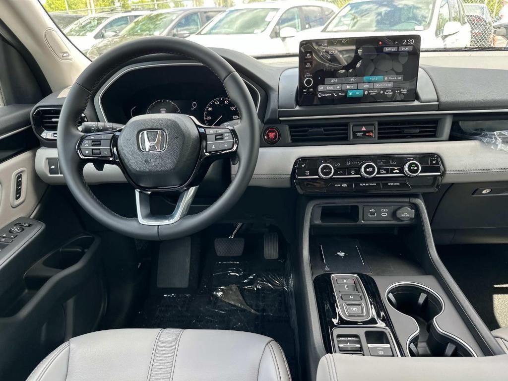 new 2025 Honda Pilot car, priced at $51,320