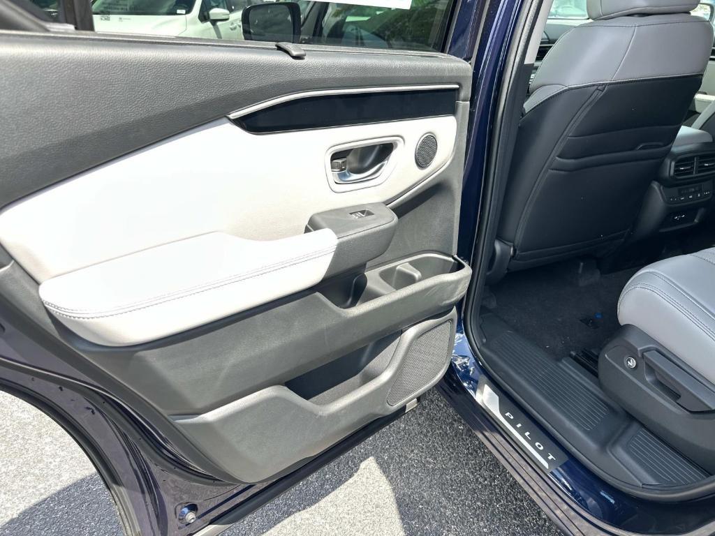 new 2025 Honda Pilot car, priced at $51,320