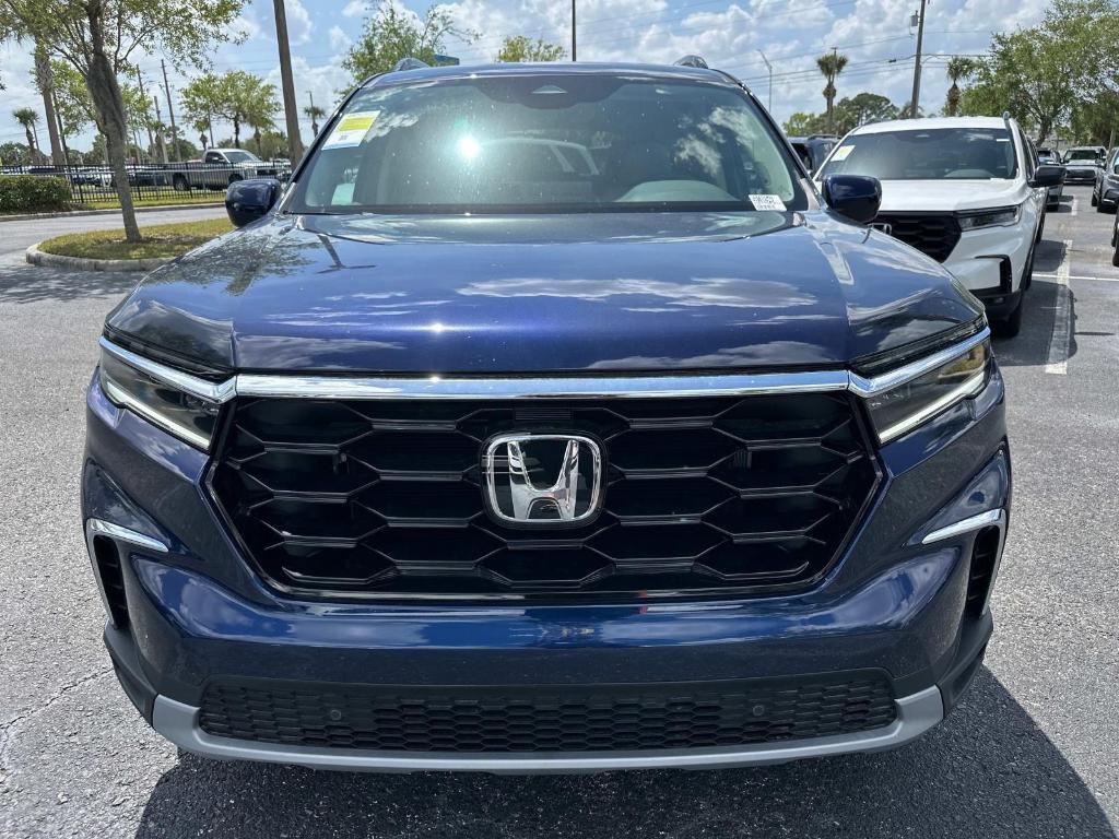 new 2025 Honda Pilot car, priced at $51,320