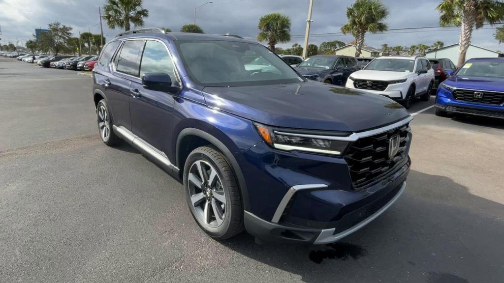 new 2025 Honda Pilot car, priced at $49,680