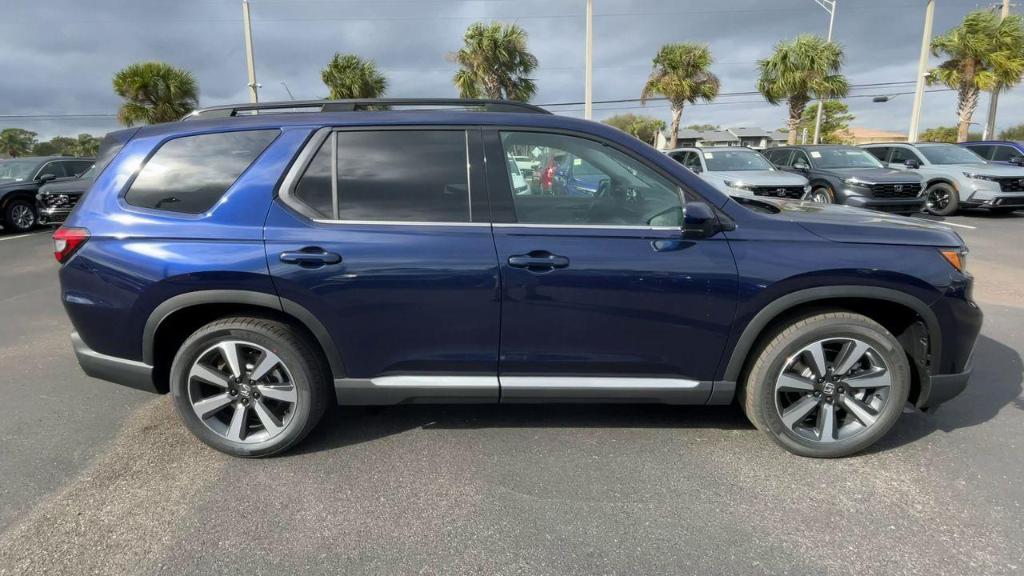 new 2025 Honda Pilot car, priced at $49,680