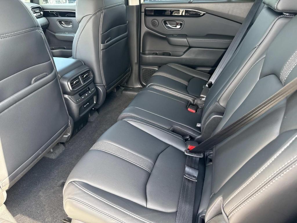 new 2025 Honda Pilot car, priced at $47,505