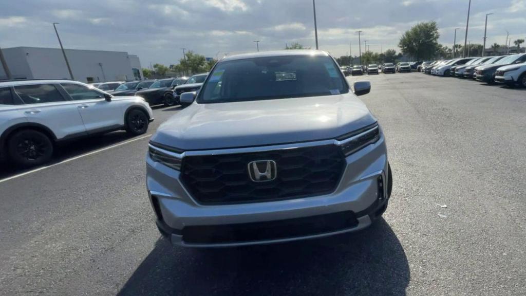 new 2025 Honda Pilot car, priced at $44,595