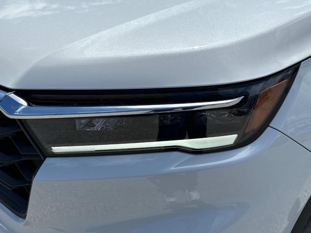 new 2025 Honda Pilot car, priced at $46,050