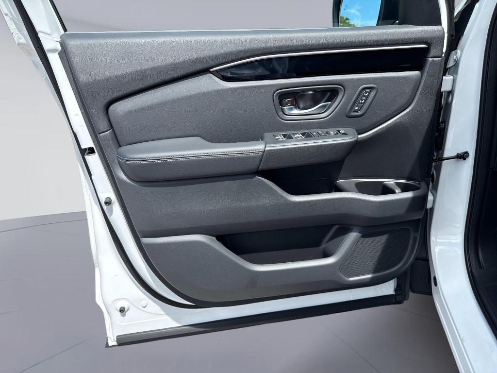 new 2025 Honda Pilot car, priced at $46,050