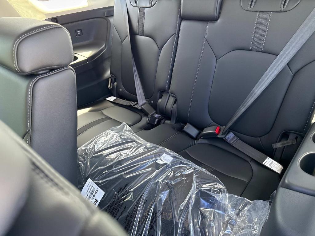 new 2025 Honda Pilot car, priced at $46,050