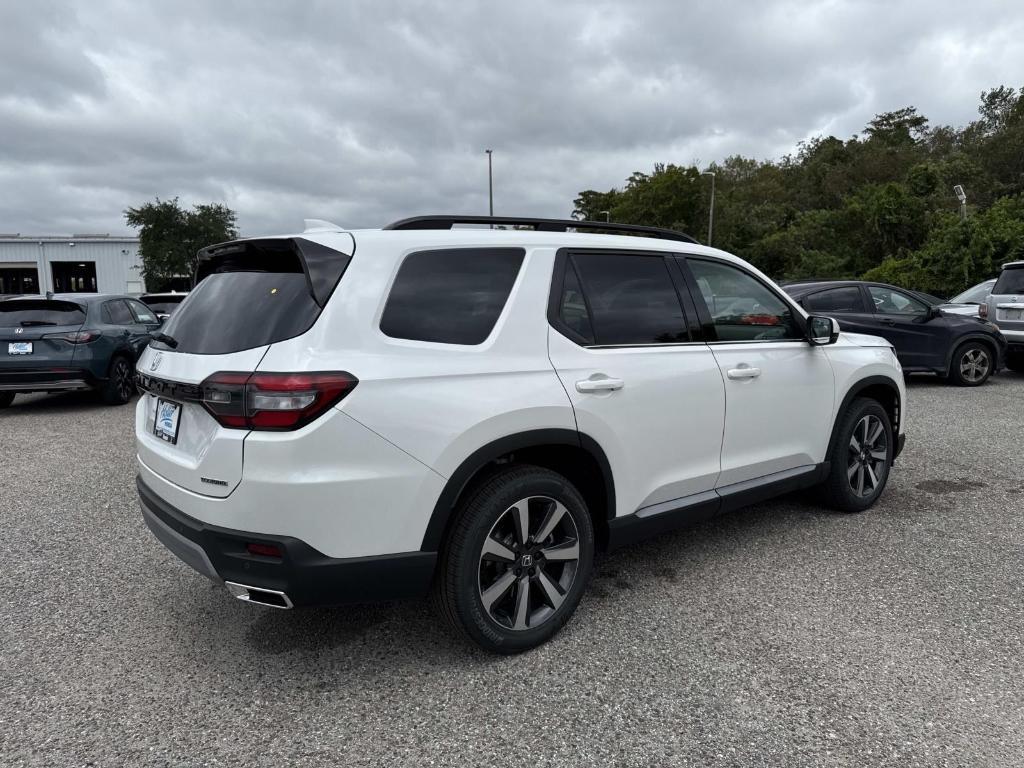 new 2025 Honda Pilot car, priced at $51,550
