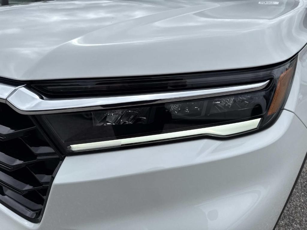 new 2025 Honda Pilot car, priced at $51,550