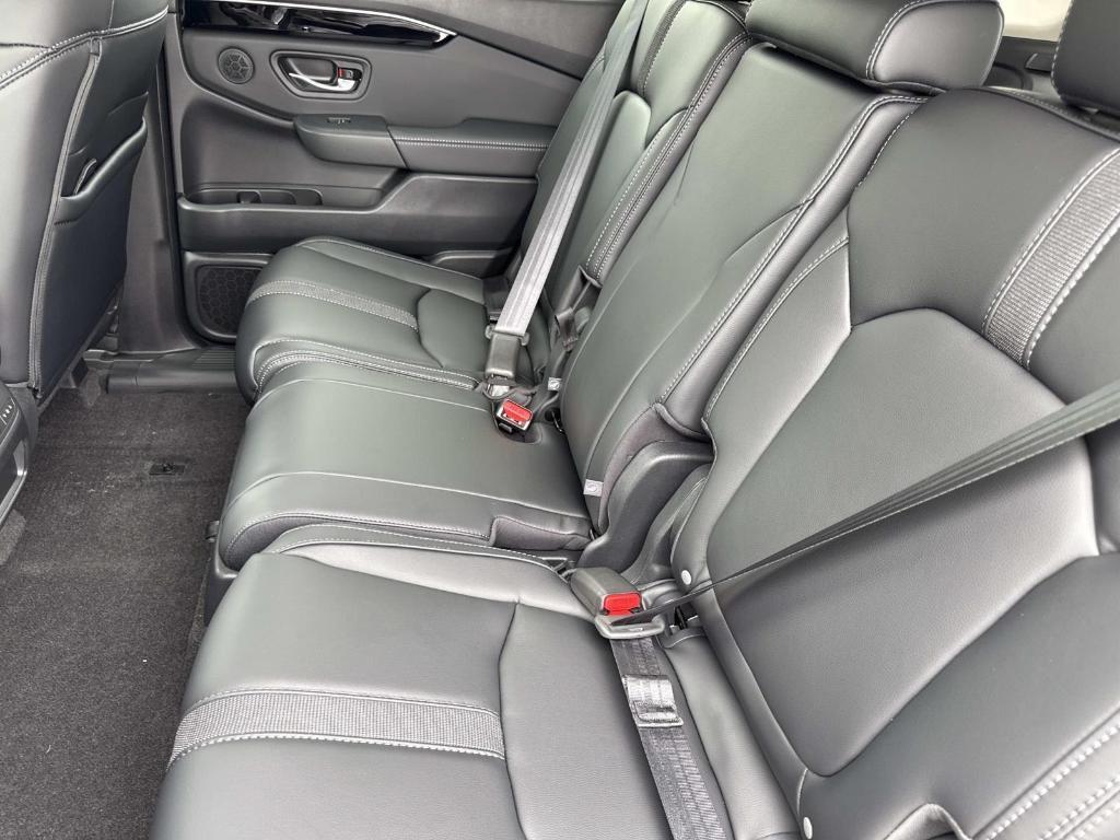new 2025 Honda Pilot car, priced at $51,550