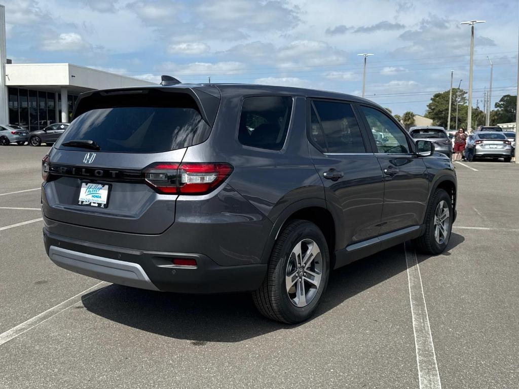 new 2025 Honda Pilot car, priced at $45,680