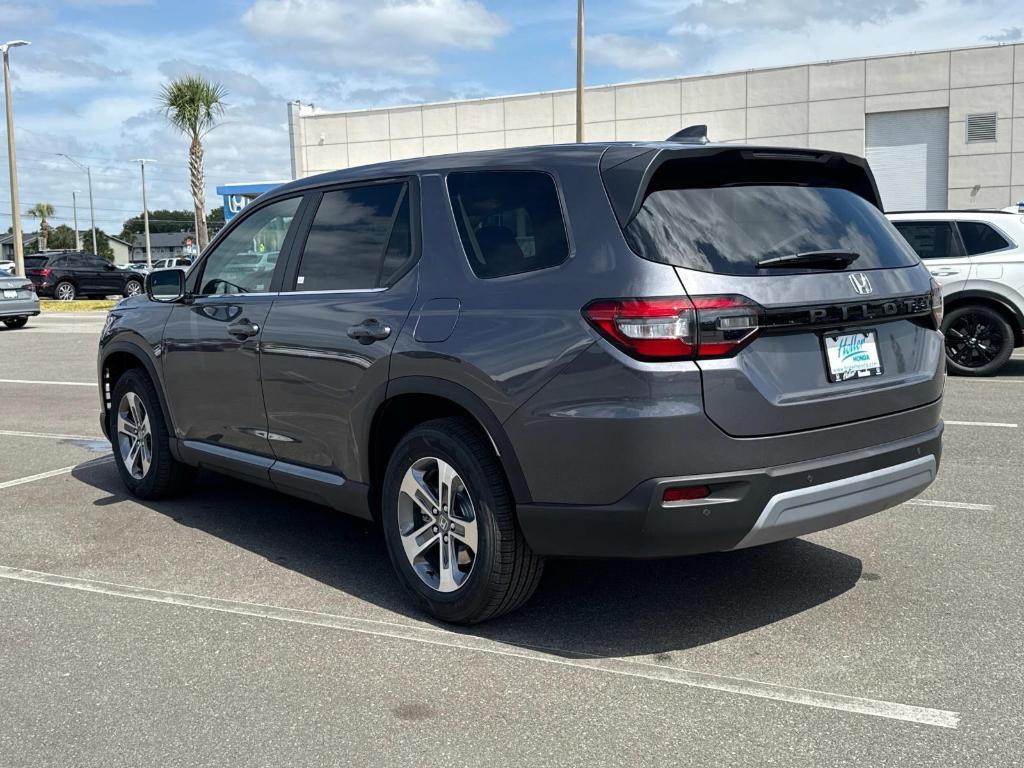 new 2025 Honda Pilot car, priced at $45,680
