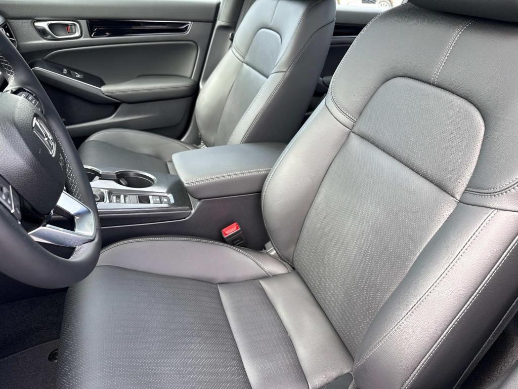new 2025 Honda Civic Hybrid car, priced at $33,100