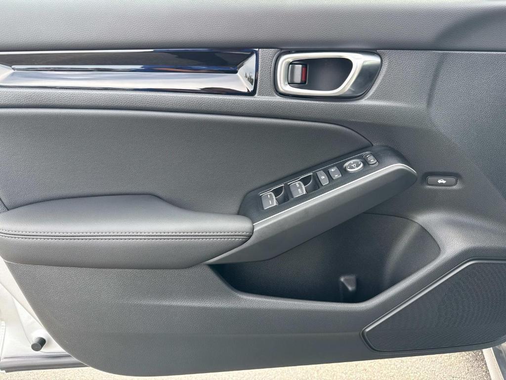new 2025 Honda Civic Hybrid car, priced at $33,100