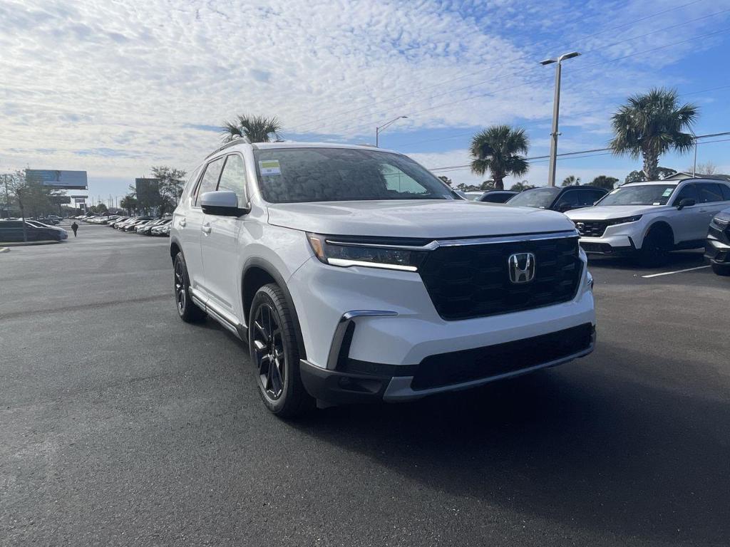 new 2025 Honda Pilot car, priced at $51,550