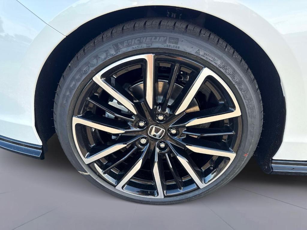 new 2025 Honda Accord Hybrid car, priced at $40,950