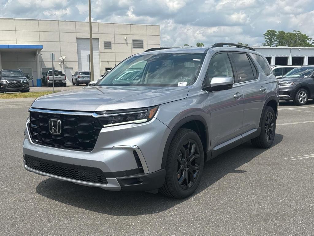 new 2025 Honda Pilot car, priced at $52,950
