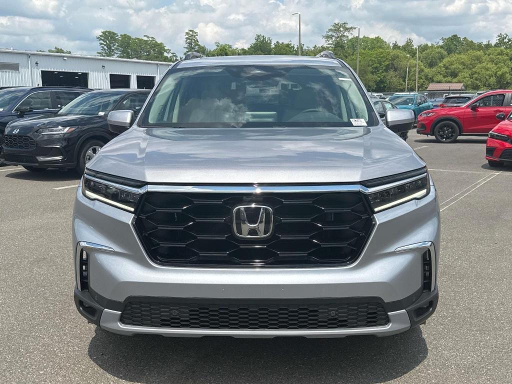 new 2025 Honda Pilot car, priced at $52,950