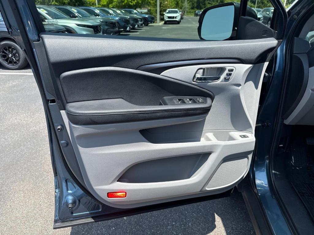 used 2022 Honda Pilot car, priced at $30,995