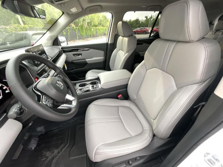 new 2025 Honda Pilot car, priced at $49,350