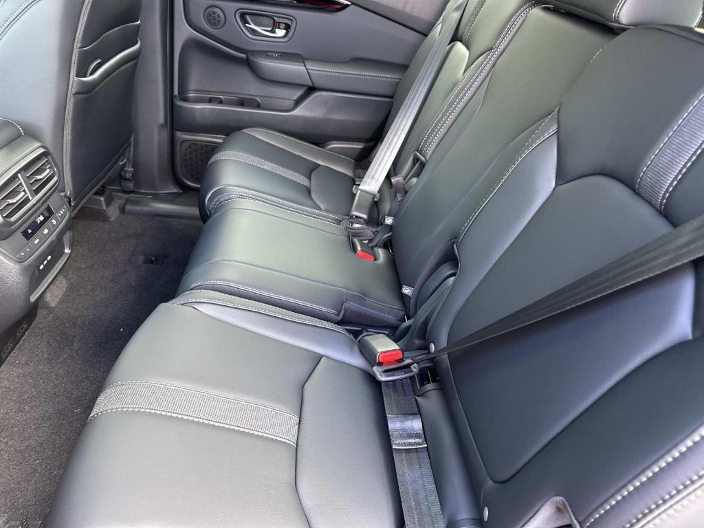 new 2025 Honda Pilot car, priced at $44,995