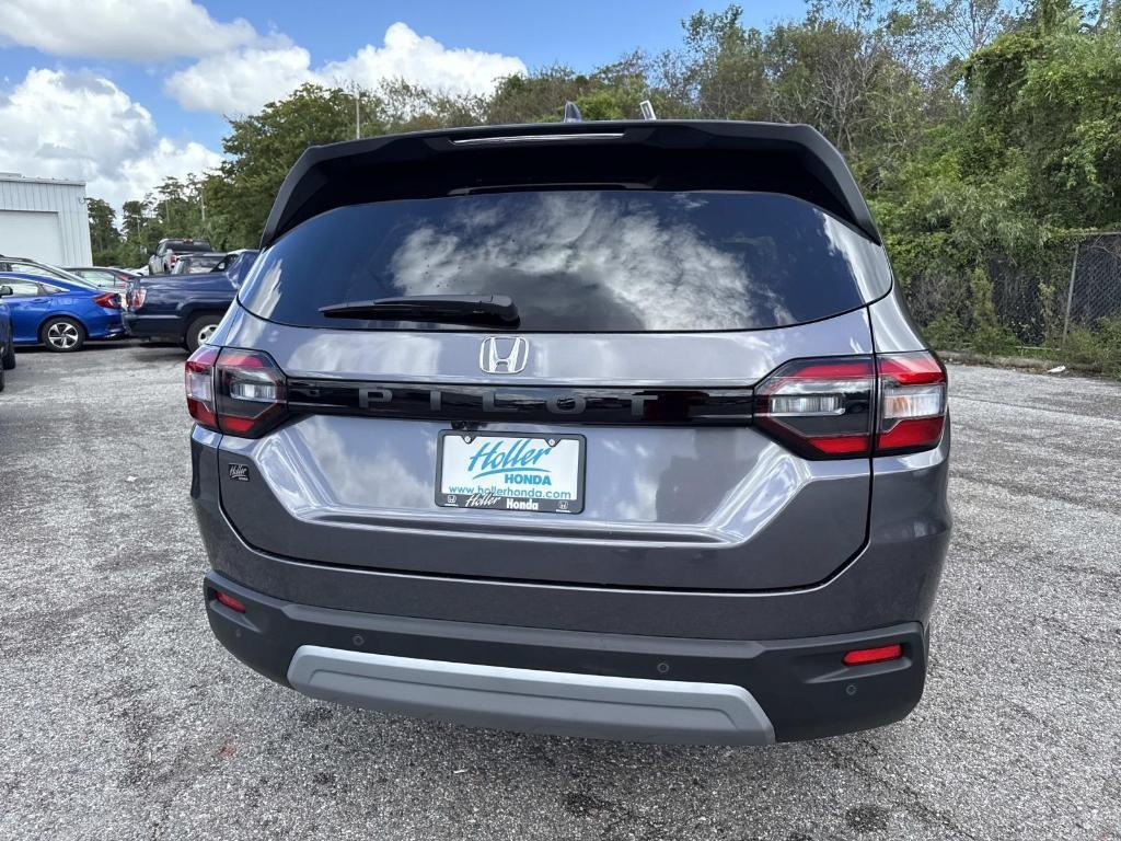 new 2025 Honda Pilot car, priced at $44,995