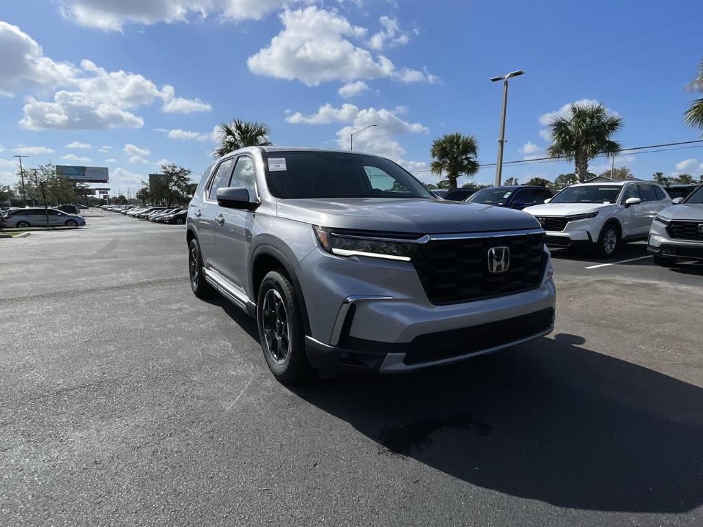 new 2025 Honda Pilot car, priced at $49,195