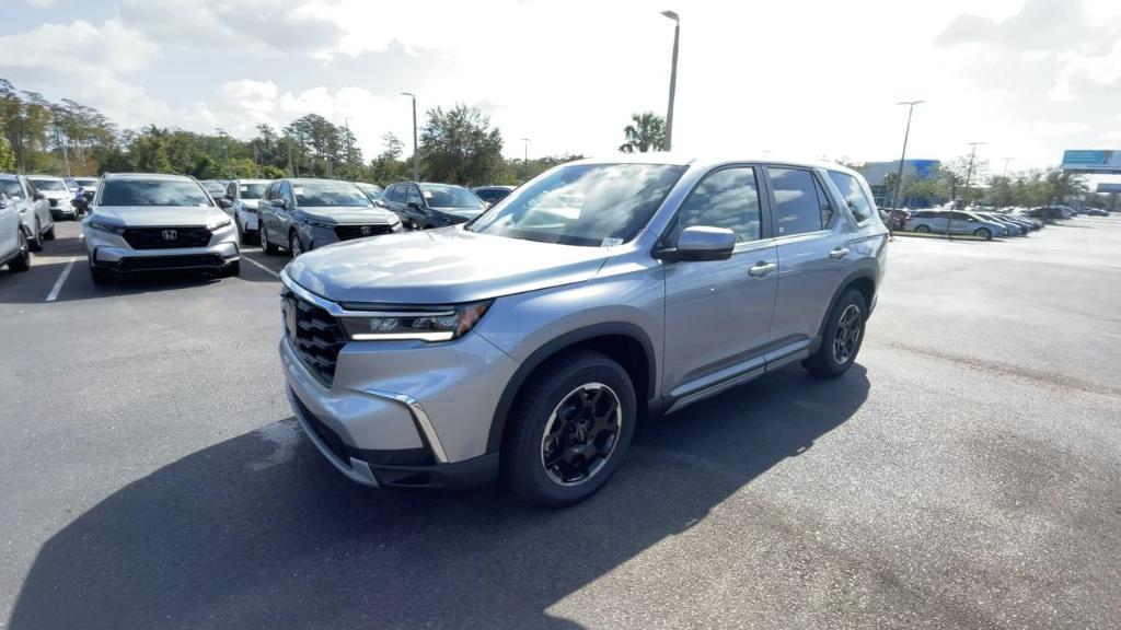 new 2025 Honda Pilot car, priced at $49,195