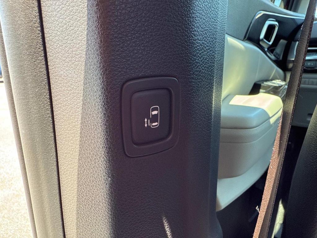 used 2023 Kia Carnival car, priced at $38,995