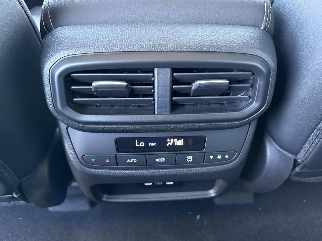 new 2025 Honda Pilot car, priced at $51,550
