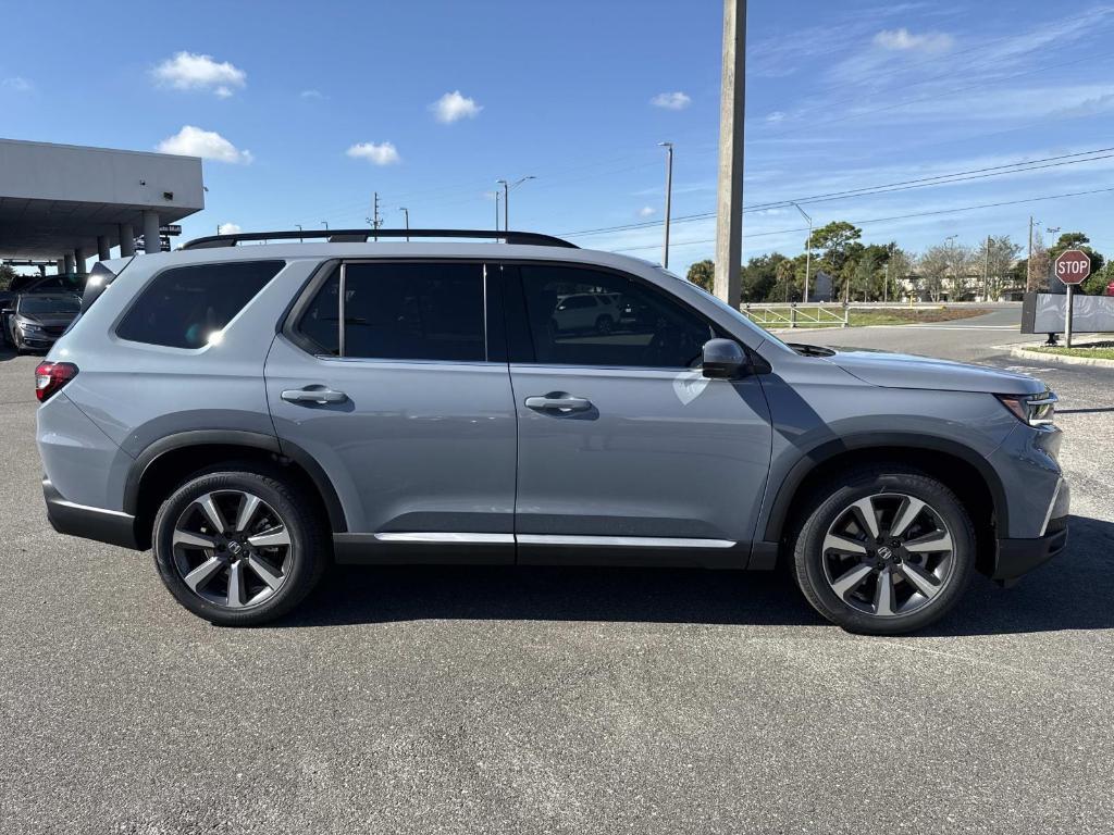 new 2025 Honda Pilot car, priced at $51,550