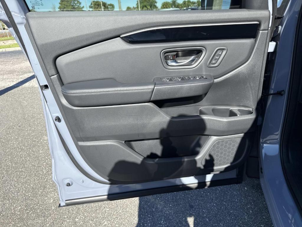 new 2025 Honda Pilot car, priced at $51,550