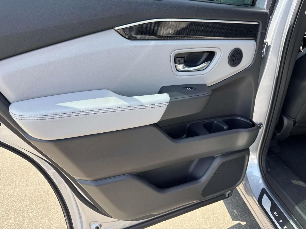 new 2025 Honda Pilot car, priced at $56,250