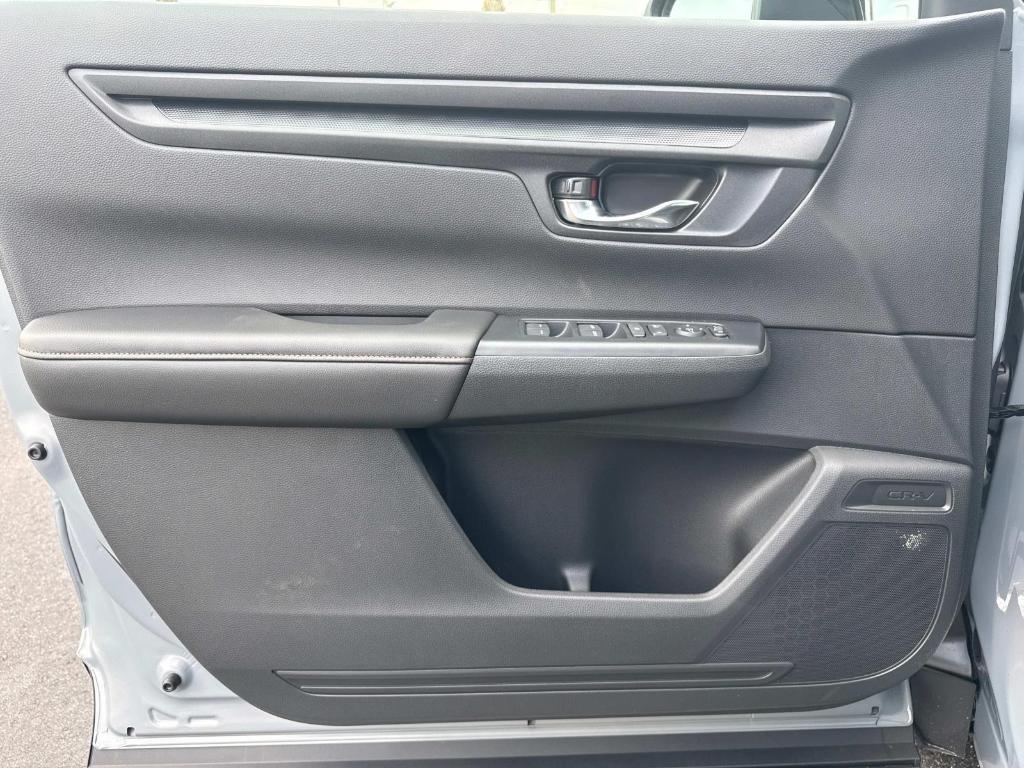 new 2025 Honda CR-V Hybrid car, priced at $38,000