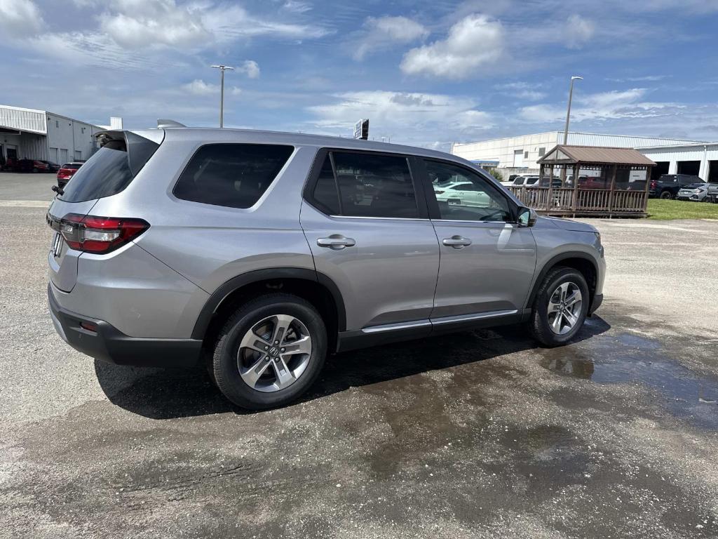 new 2025 Honda Pilot car, priced at $44,995