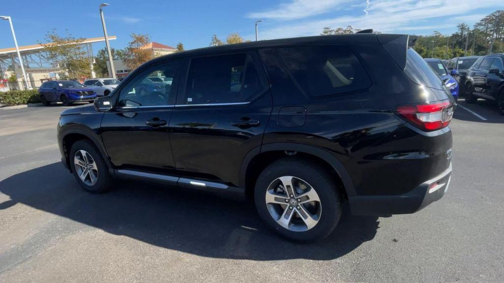 new 2025 Honda Pilot car, priced at $47,745