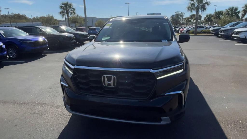 new 2025 Honda Pilot car, priced at $47,745