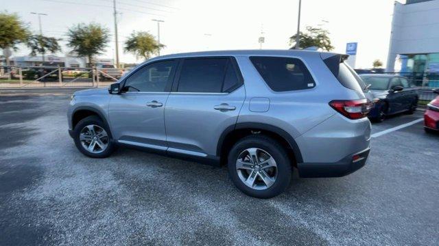 new 2025 Honda Pilot car, priced at $45,680