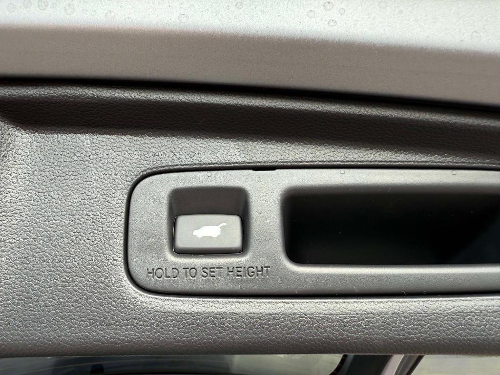 new 2026 Honda CR-V Hybrid car, priced at $40,175